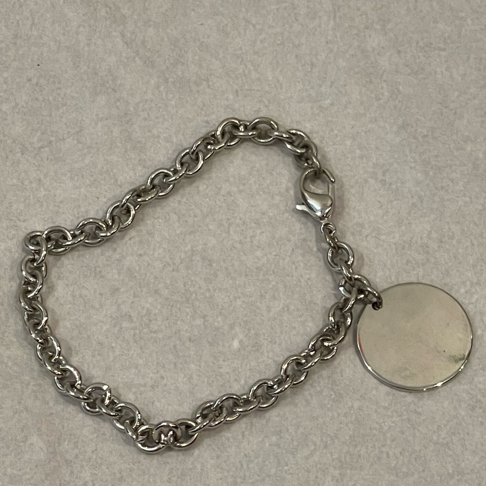 guc Silver Chain Bracelet with Round Charm